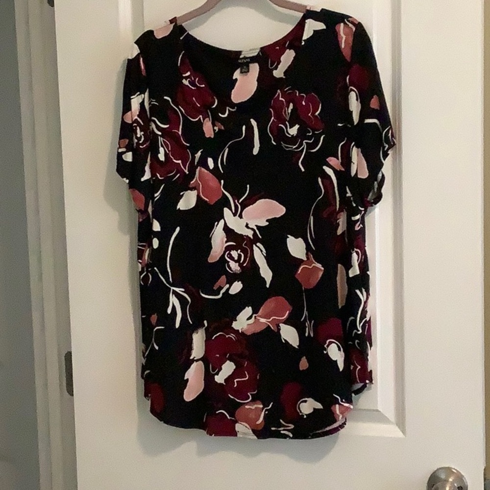 Alfani Black and Red Floral Short Sleeve Blouse